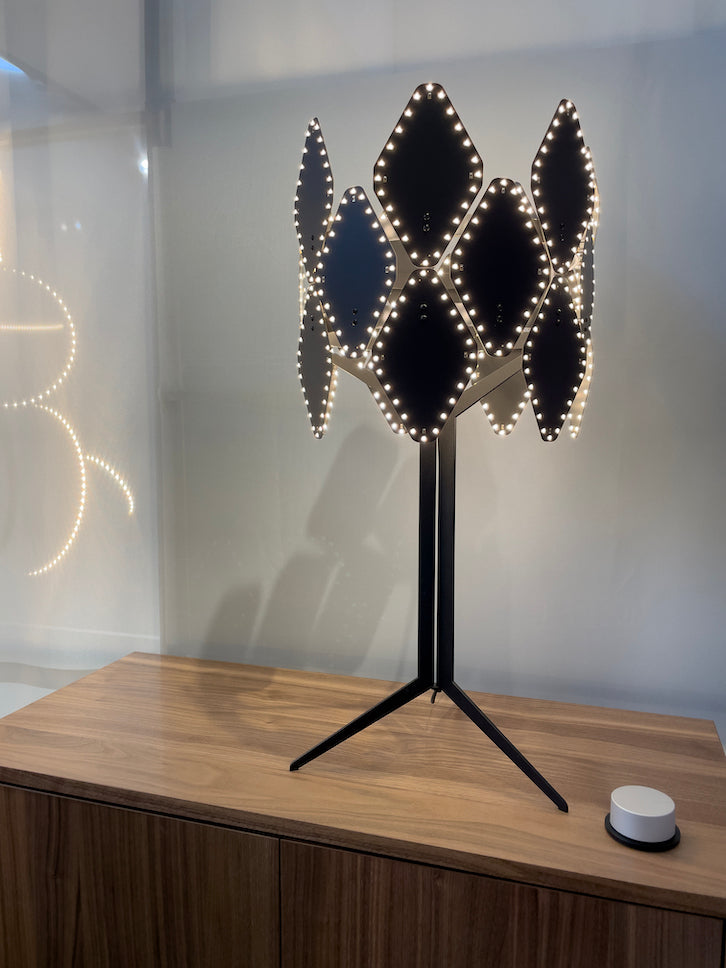 MATEO TABLE - Display